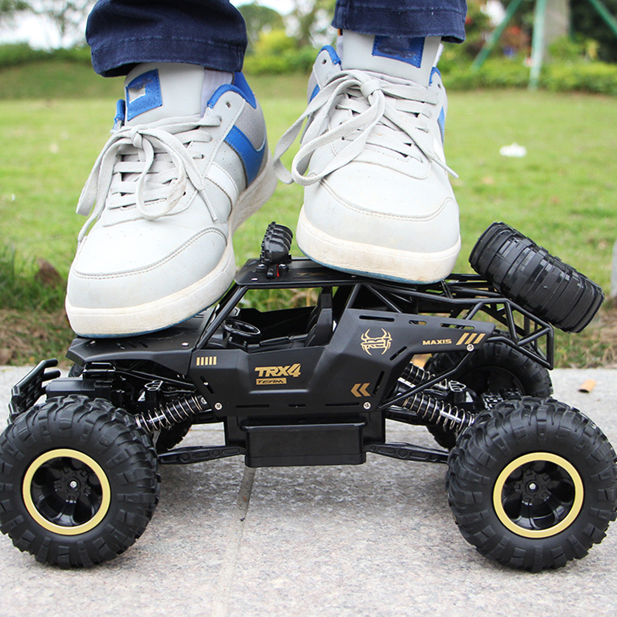 Four-wheel drive remote control car